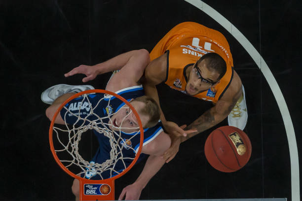 和进攻仍然 和进攻仍然